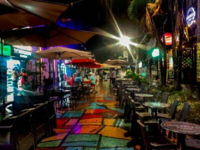 Parque Lleras: El Corazón Vibrante de la Vida Nocturna