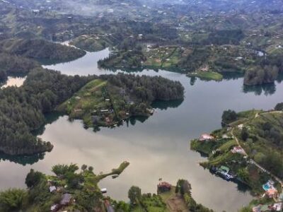 Embalse Peñol-Guatapé: Un Paraíso Natural en Antioquia