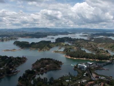 Embalse Peñol-Guatapé: Un Paraíso Natural en Antioquia