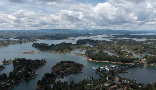 Embalse Peñol-Guatapé: Un Paraíso Natural en Antioquia