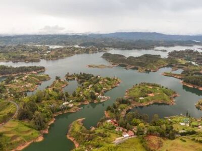 Embalse Peñol-Guatapé: Un Paraíso Natural en Antioquia
