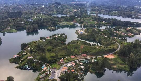 Embalse Peñol-Guatapé: Un Paraíso Natural en Antioquia