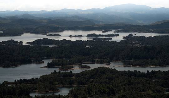 Embalse Peñol-Guatapé: Un Paraíso Natural en Antioquia