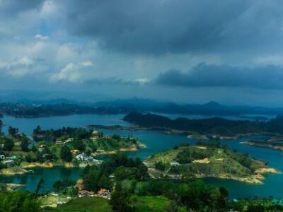 Embalse Peñol-Guatapé: Un Paraíso Natural en Antioquia
