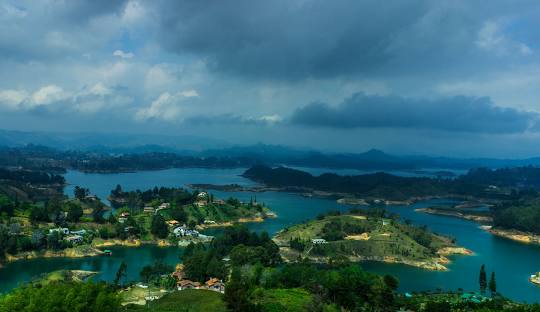 Embalse Peñol-Guatapé: Un Paraíso Natural en Antioquia