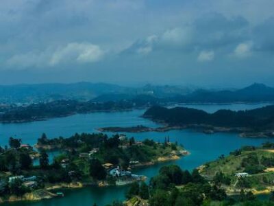 Embalse Peñol-Guatapé: Un Paraíso Natural en Antioquia