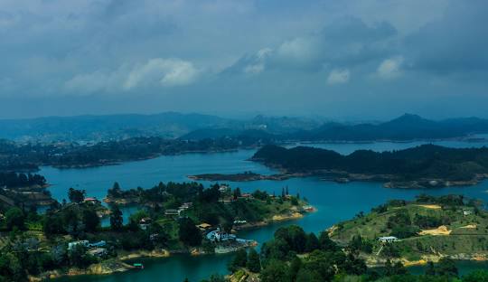 Embalse Peñol-Guatapé: Un Paraíso Natural en Antioquia