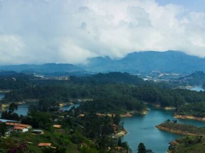 Embalse Peñol-Guatapé: Un Paraíso Natural en Antioquia