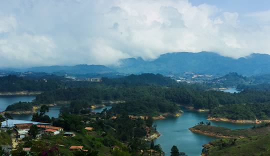 Embalse Peñol-Guatapé: Un Paraíso Natural en Antioquia