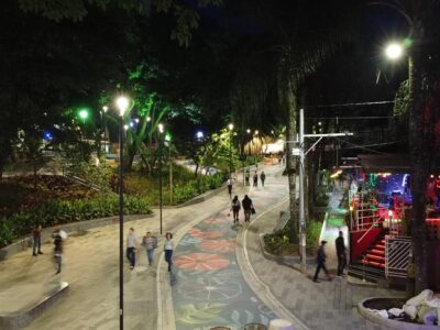 Parque Lleras: El Corazón Vibrante de la Vida Nocturna