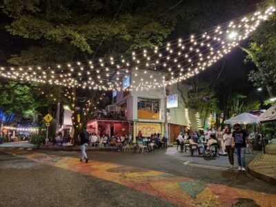 Parque Lleras: El Corazón Vibrante de la Vida Nocturna